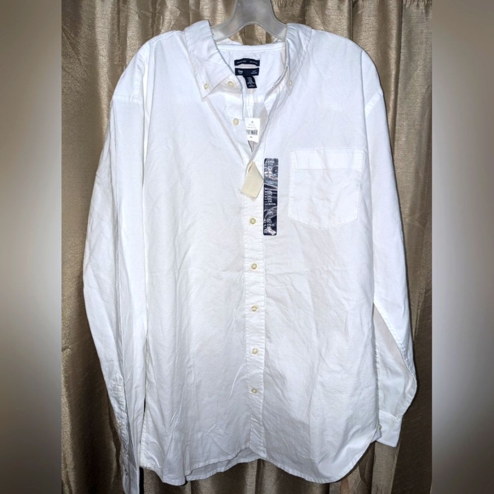 Men's GAP Oxford 2x. New with tags vintage wash.